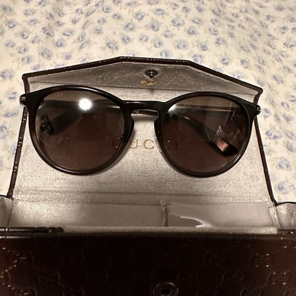 Gucci Sunglasses in very good condition - Picture 2 of 5